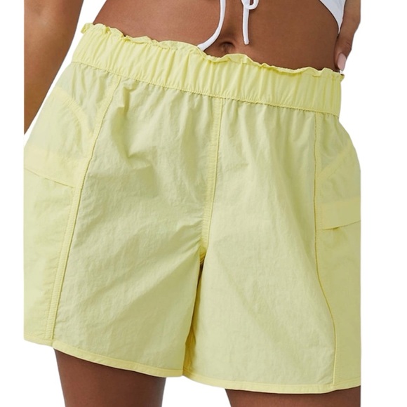 🦋FREE PEOPLE Movement In The Wild Shorts Light Yellow size-Small - Picture 3 of 8